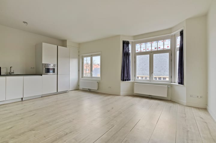 Photo 2 of Newtonstraat 79-2