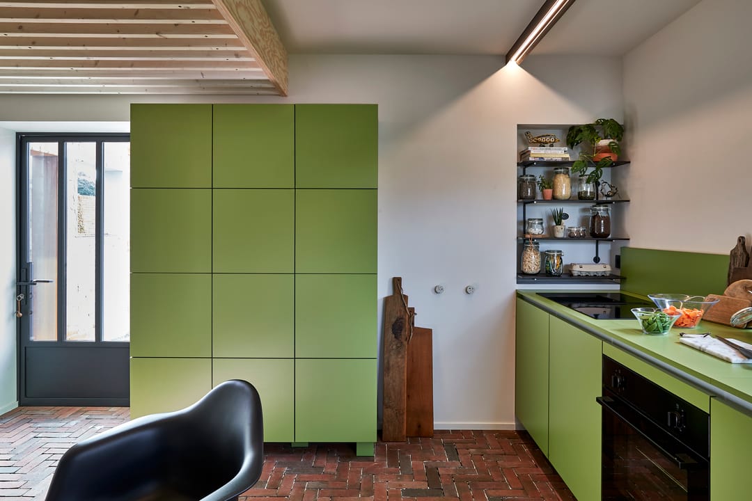 Architecturally Renovated 1960s Detached Home with Large Garden in Pelt — 16