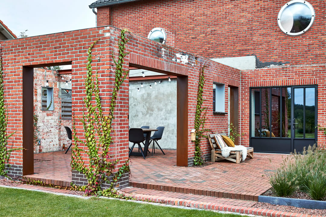 Architecturally Renovated 1960s Detached Home with Large Garden in Pelt — 26