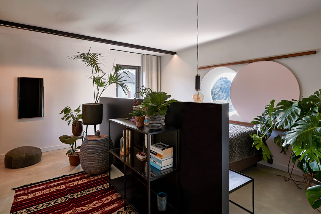 Architecturally Renovated 1960s Detached Home with Large Garden in Pelt — 23