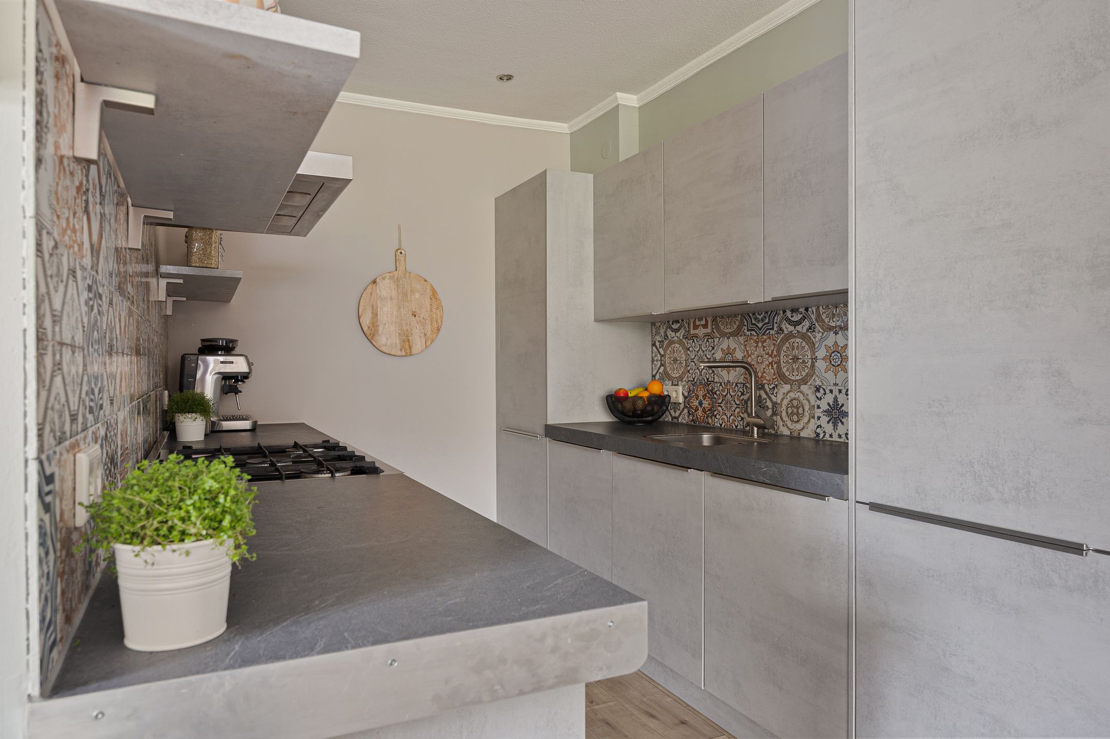 Photo 12 of Emmerhoutstraat 157