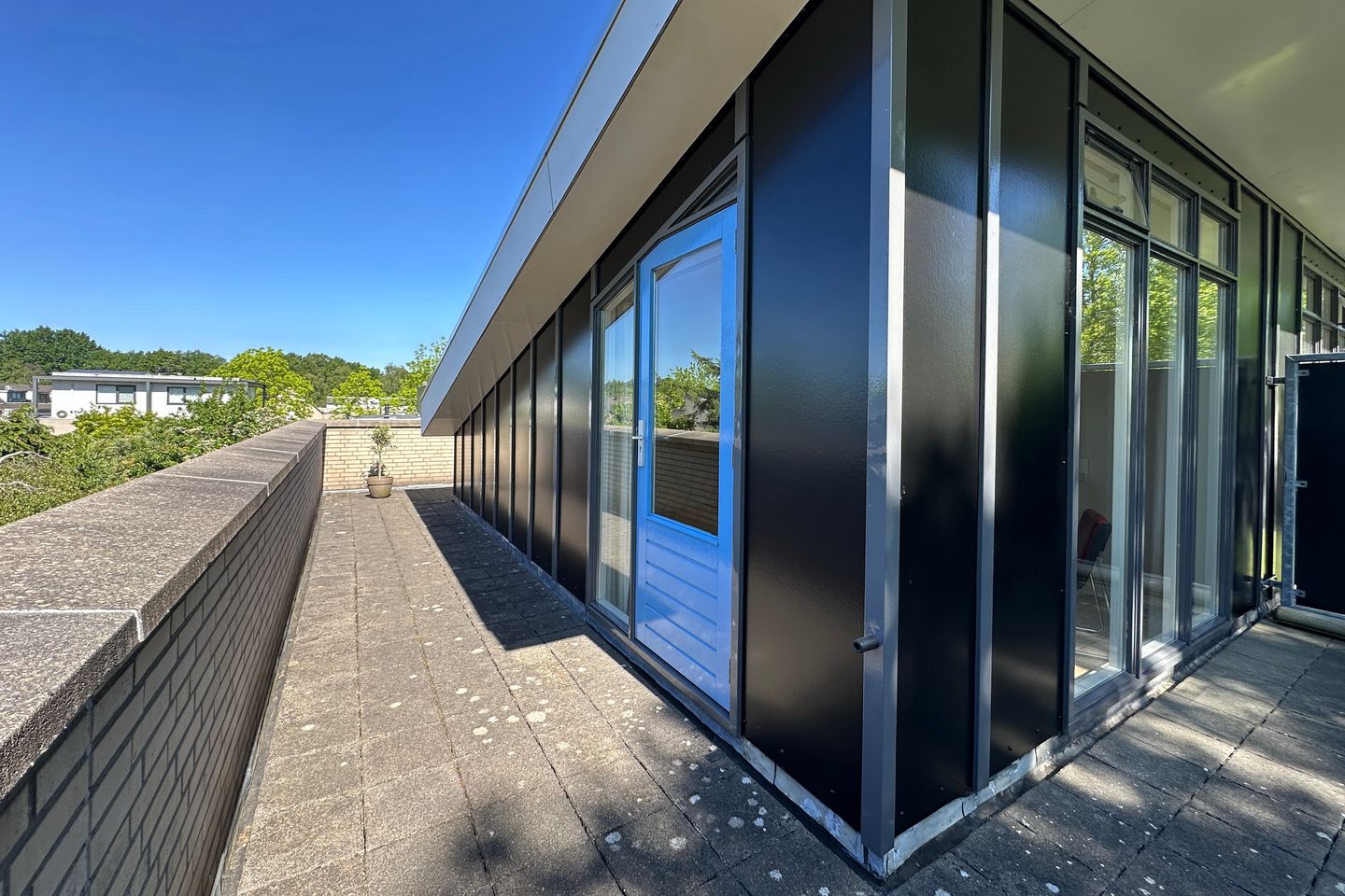 Ruime gezinswoning met 23 meter diepe tuin, garage en dakterras in Zielhorst — 35