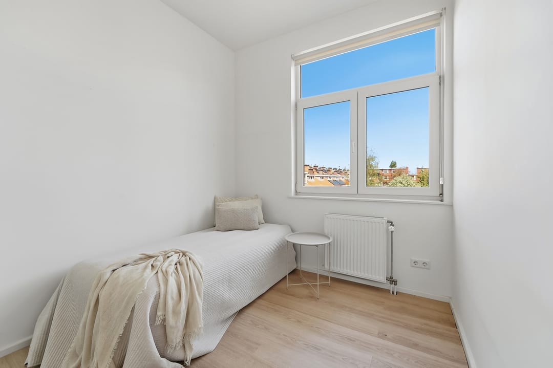 Spacious Double Upper-Floor Apartment with Bay Windows in Popular Vruchtenbuurt — 26