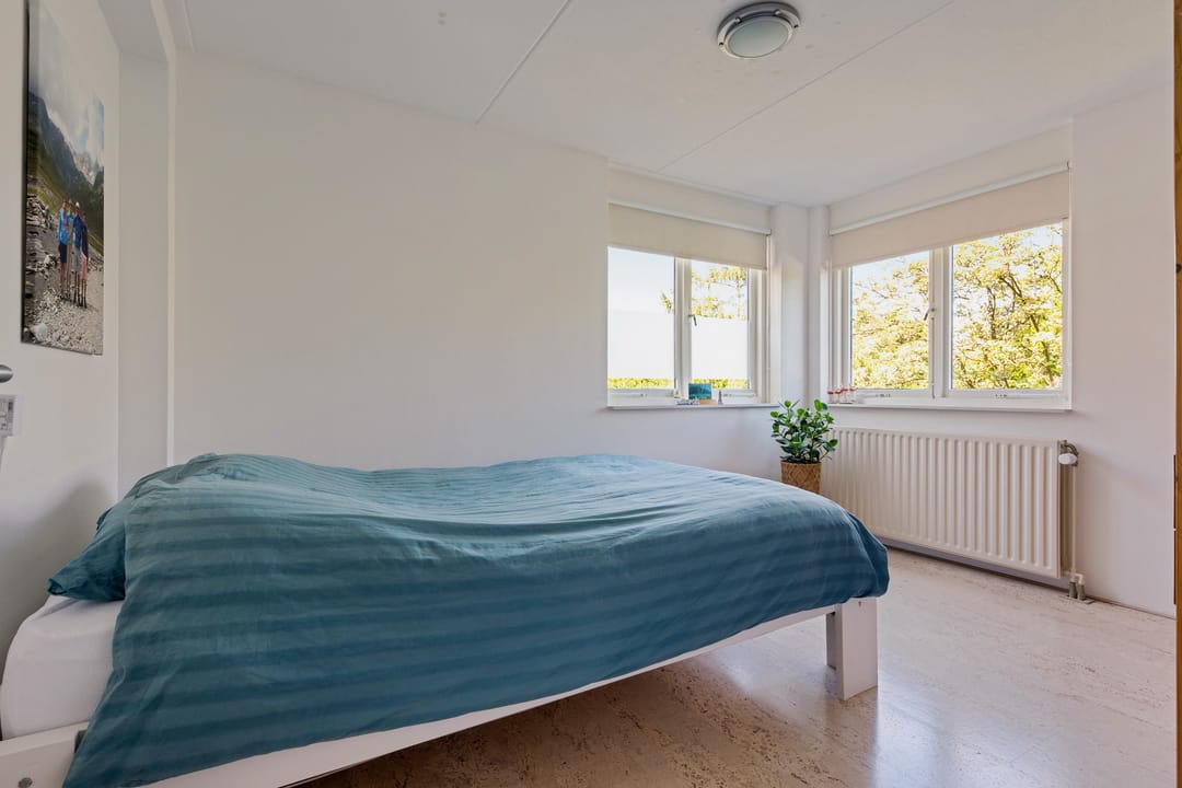 Ruime gezinswoning met 23 meter diepe tuin, garage en dakterras in Zielhorst — 23