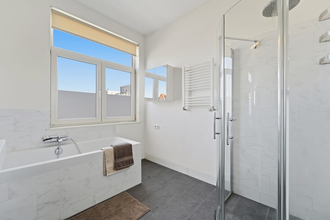 Spacious Double Upper-Floor Apartment with Bay Windows in Popular Vruchtenbuurt — 23