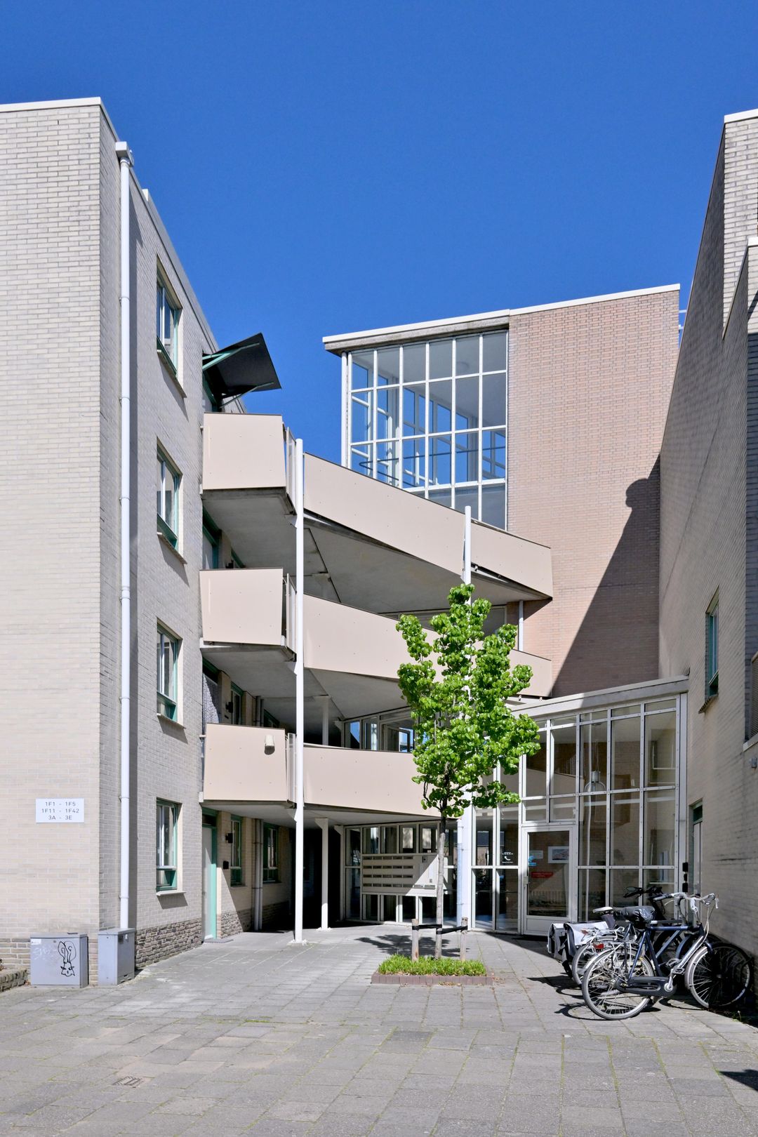 Photo 7 of Schoolstraat 1-F2