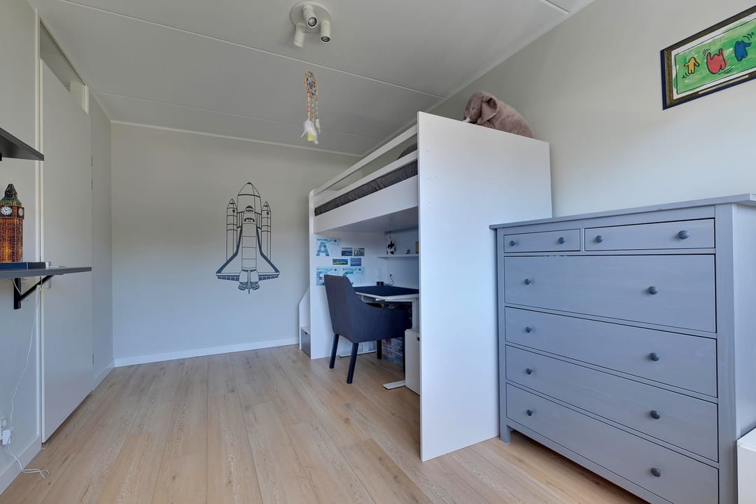 Ideal Family Home with 4 Bedrooms and Sunny South-Facing Garden — 22