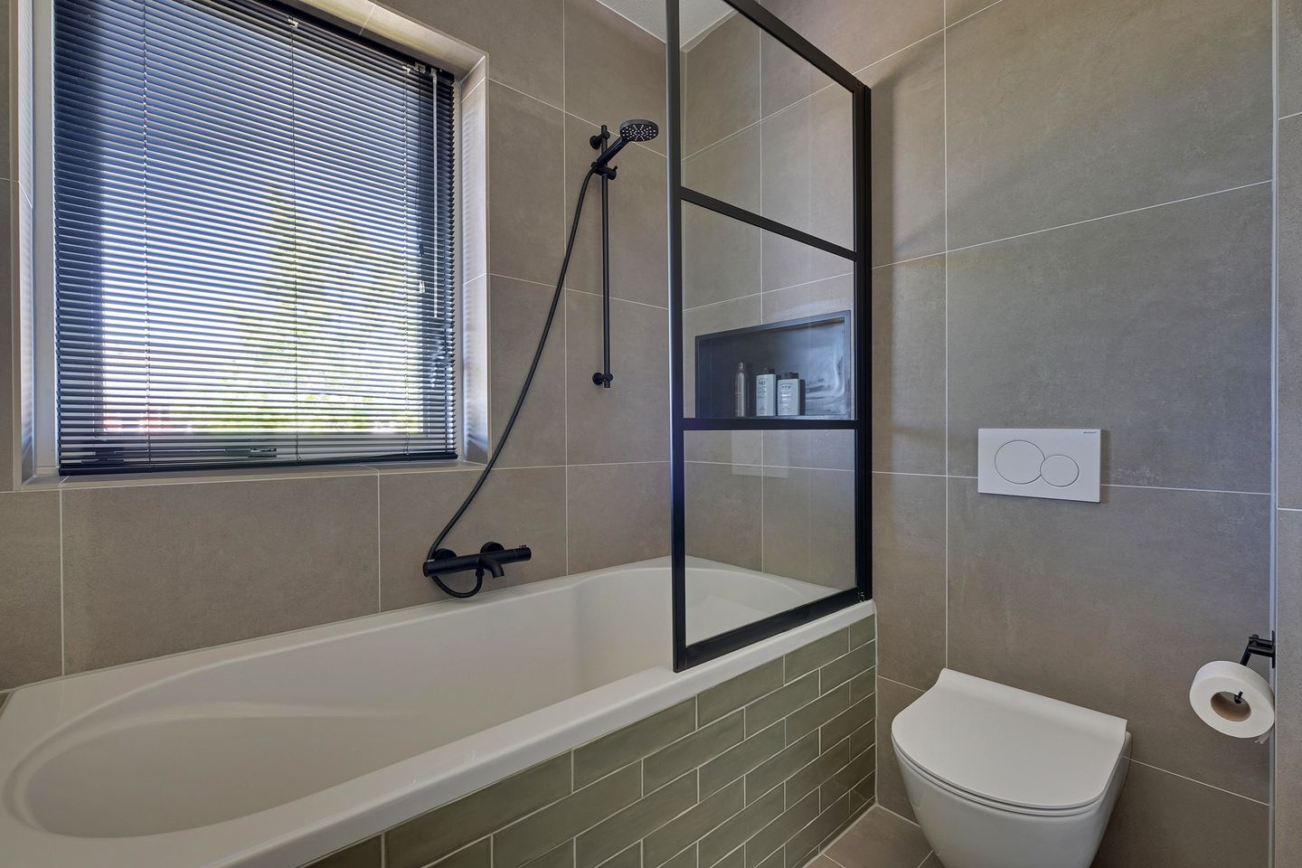 Ideal Family Home with 4 Bedrooms and Sunny South-Facing Garden — 19