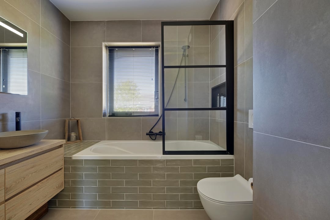 Ideal Family Home with 4 Bedrooms and Sunny South-Facing Garden — 17
