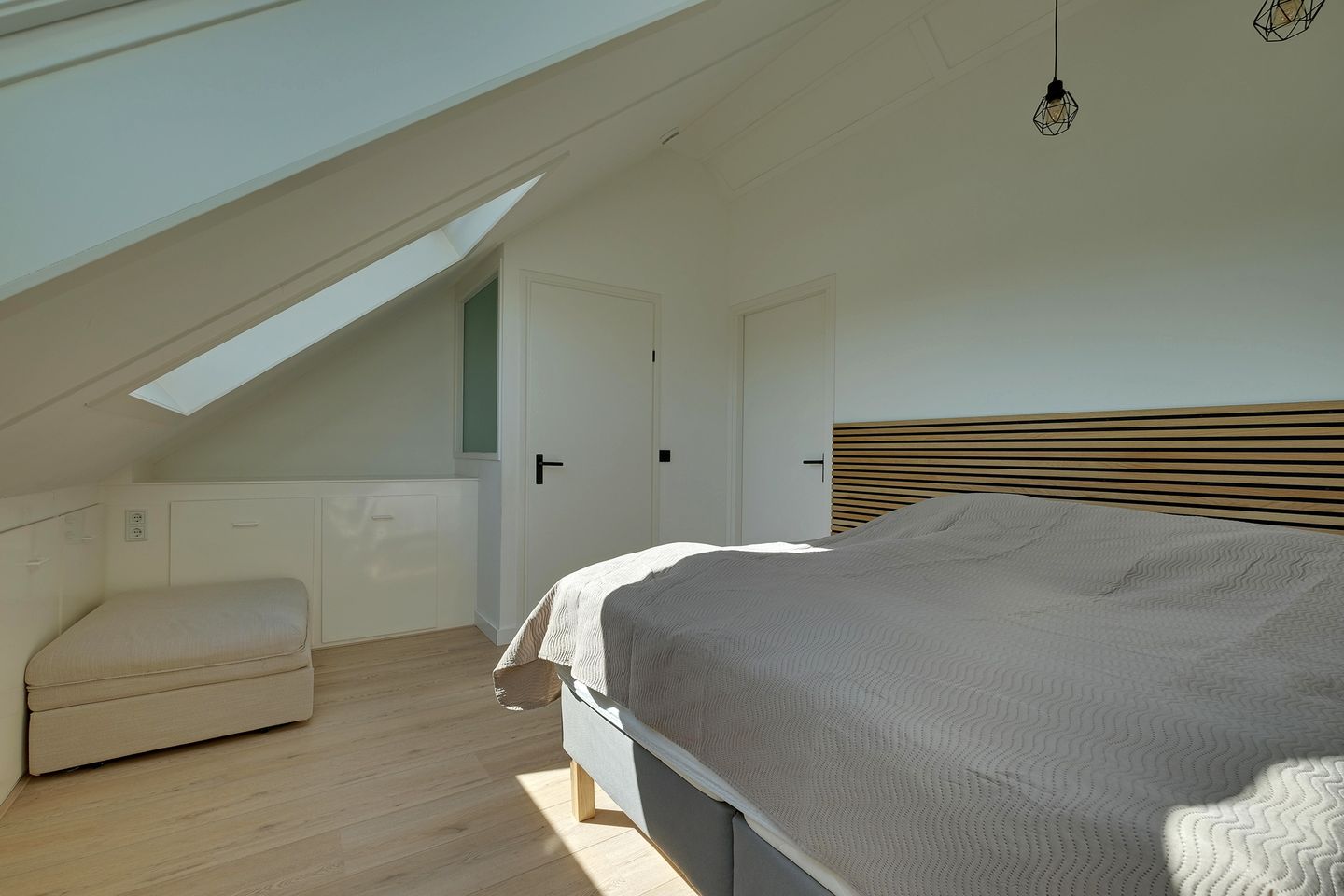 Ideal Family Home with 4 Bedrooms and Sunny South-Facing Garden — 25