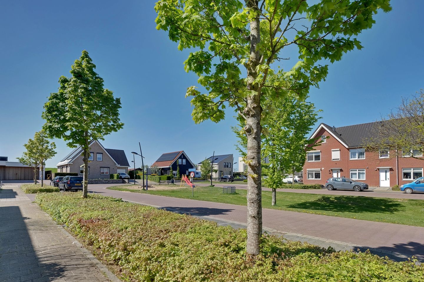 Ideal Family Home with 4 Bedrooms and Sunny South-Facing Garden — 34