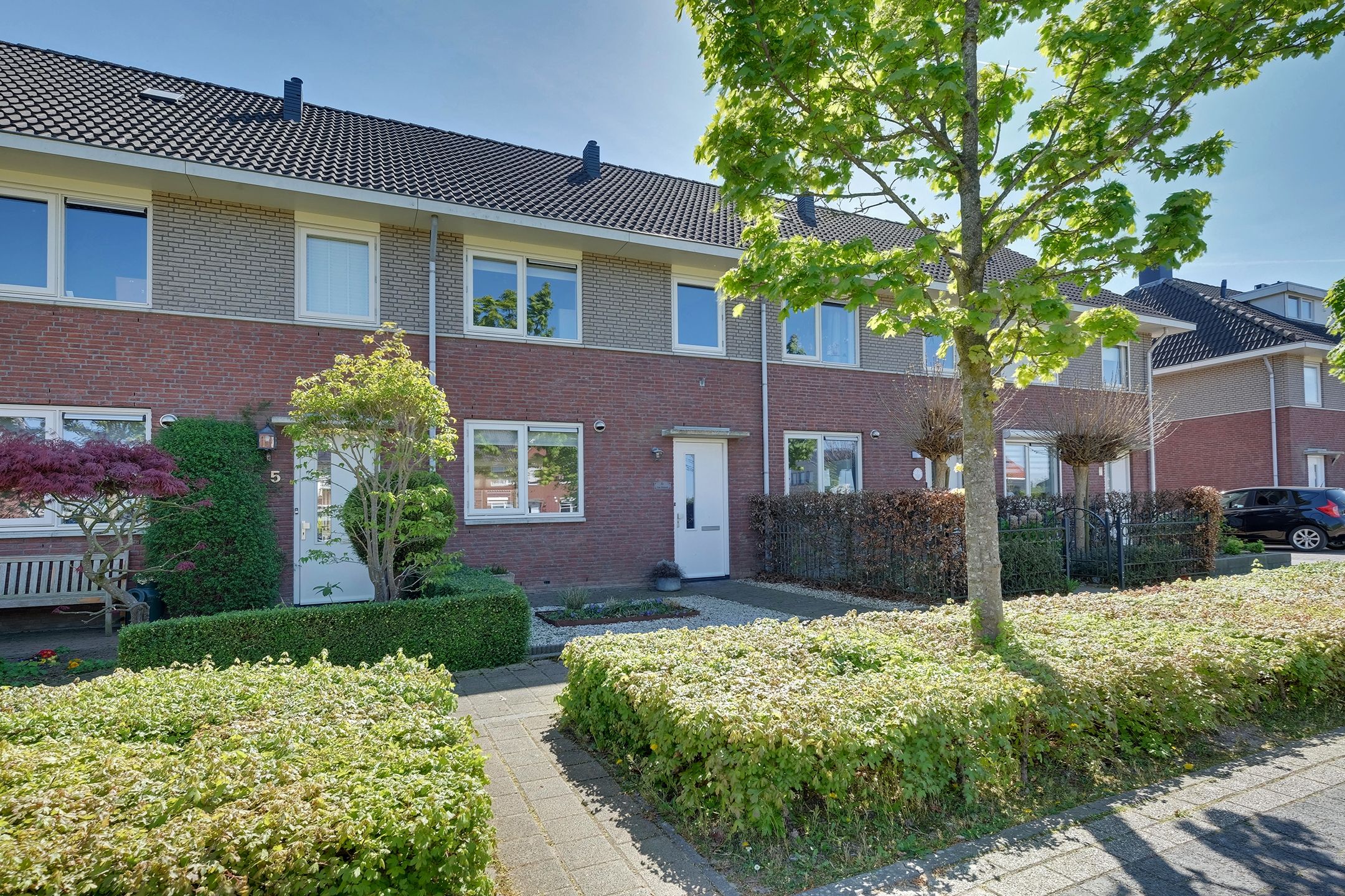 Ideal Family Home with 4 Bedrooms and Sunny South-Facing Garden — 33