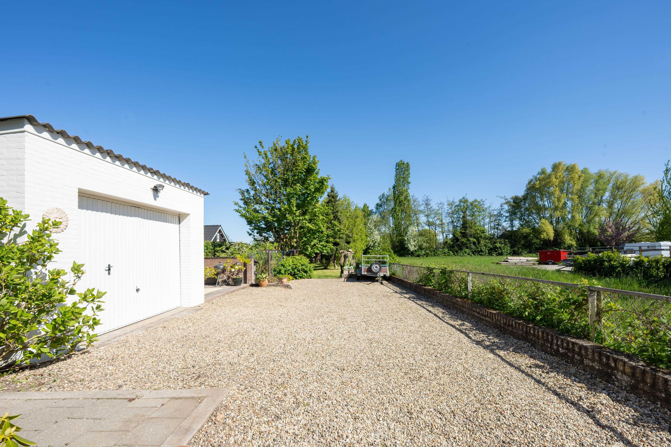 Charming detached home with near park-like garden near the Waal river in Dreumel — 81