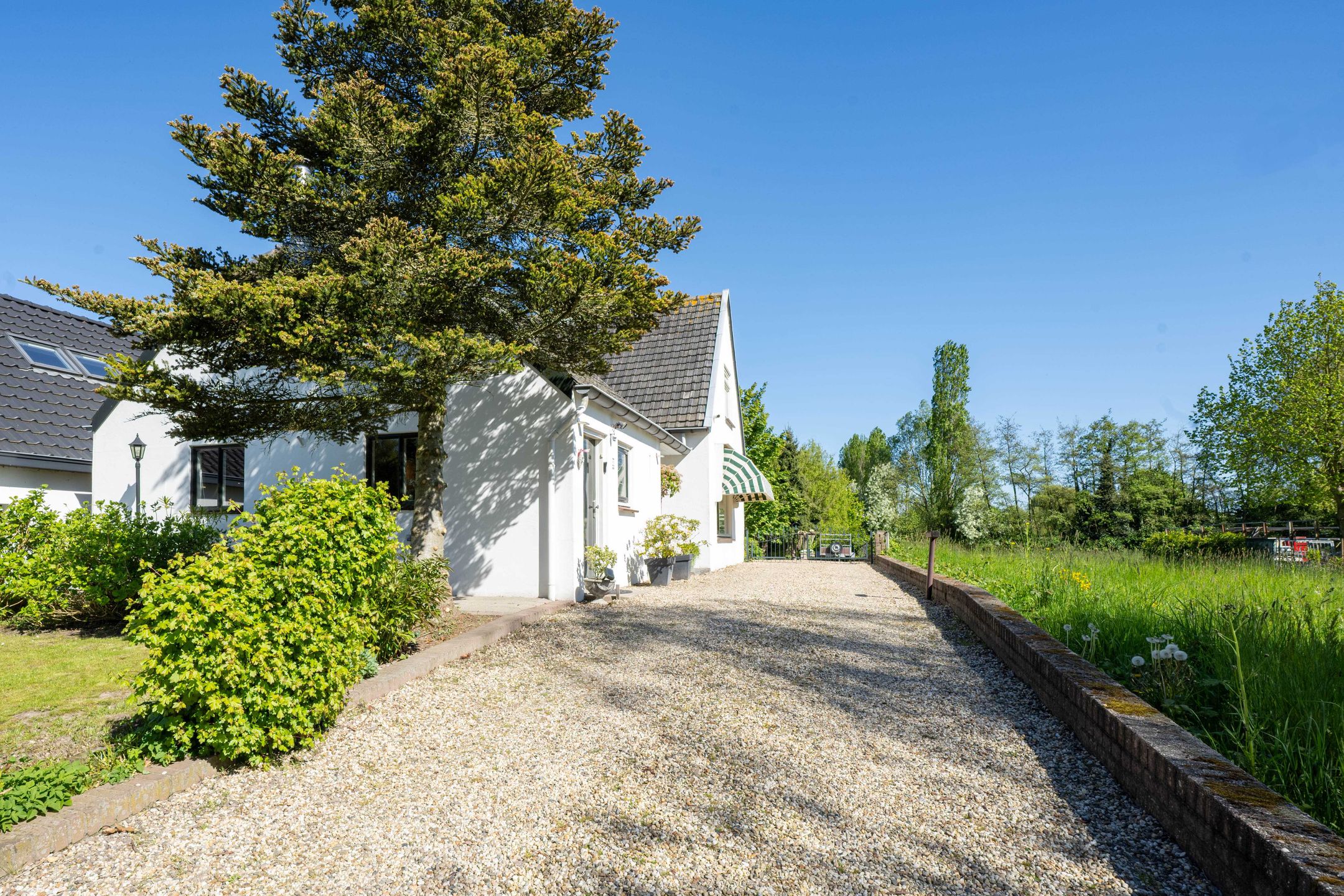 Charming detached home with near park-like garden near the Waal river in Dreumel — 72