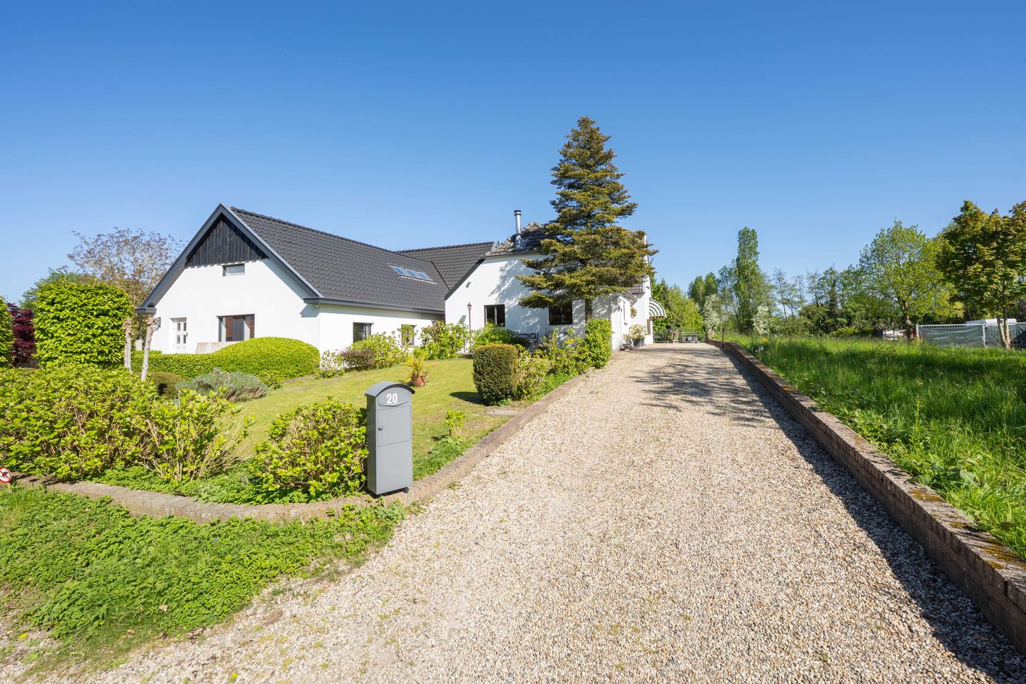 Charming detached home with near park-like garden near the Waal river in Dreumel — 80