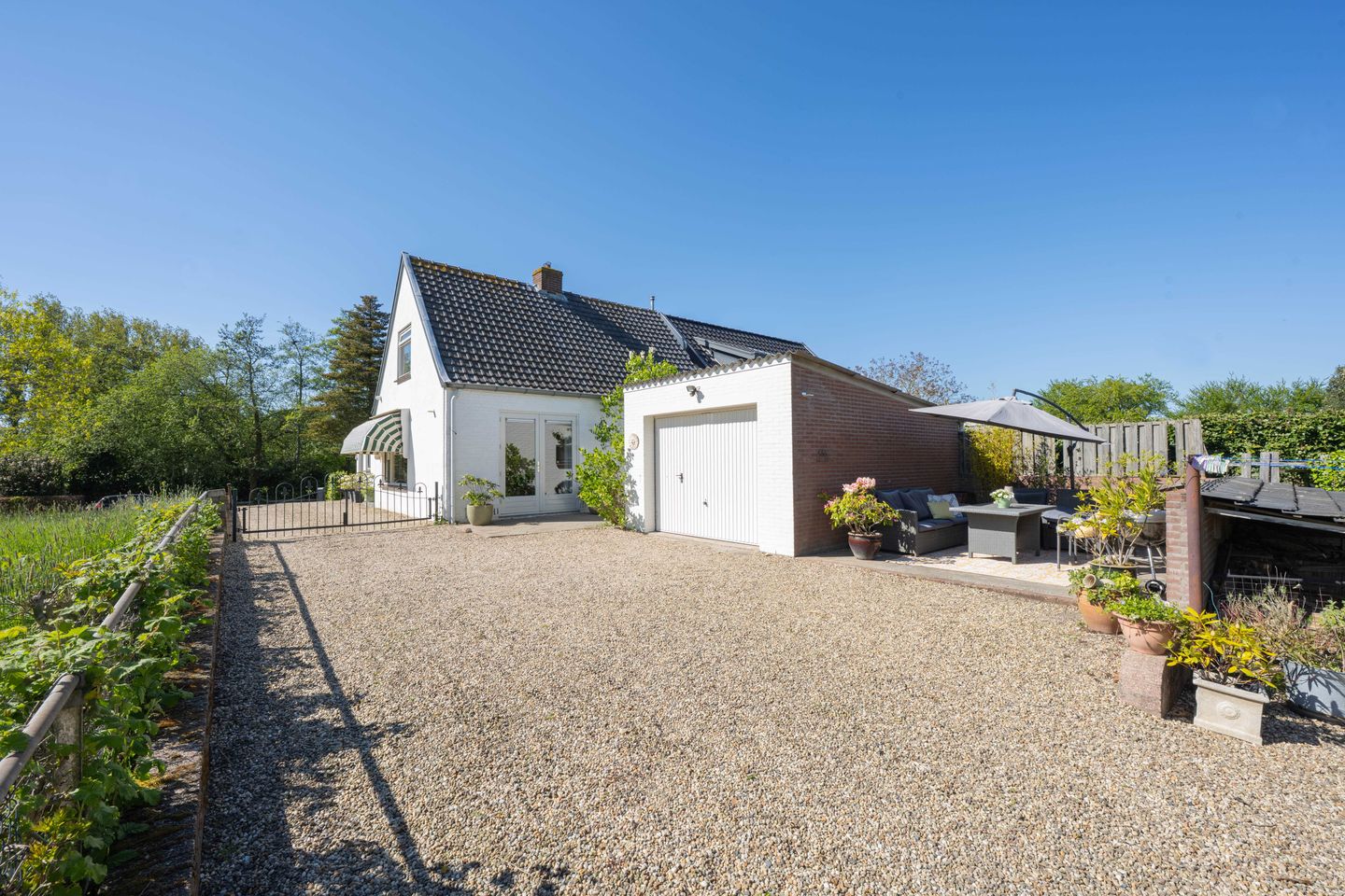 Charming detached home with near park-like garden near the Waal river in Dreumel — 50