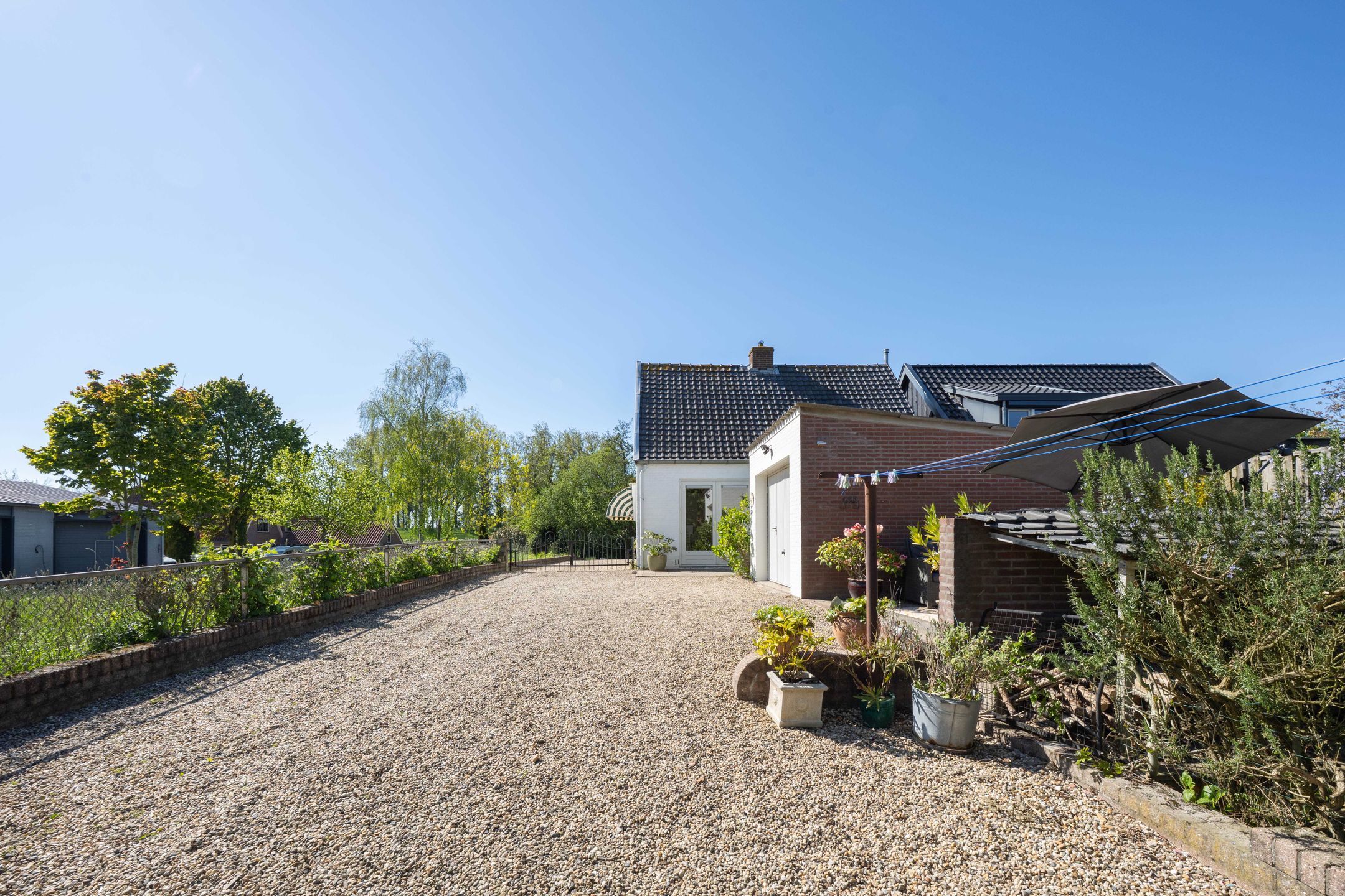 Charming detached home with near park-like garden near the Waal river in Dreumel — 69