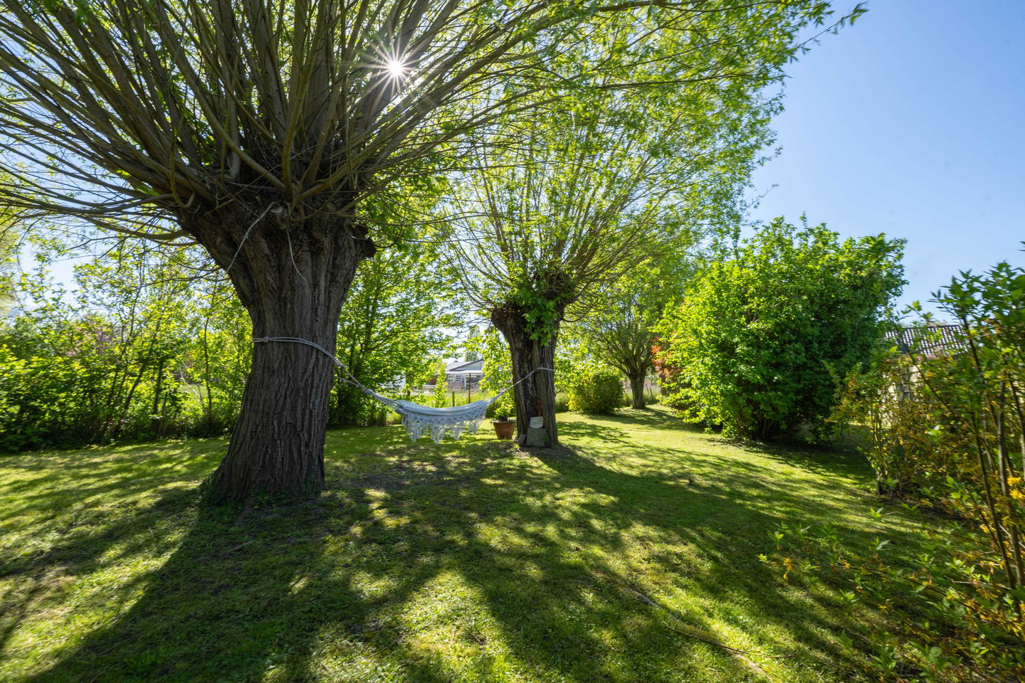 Charming detached home with near park-like garden near the Waal river in Dreumel — 65