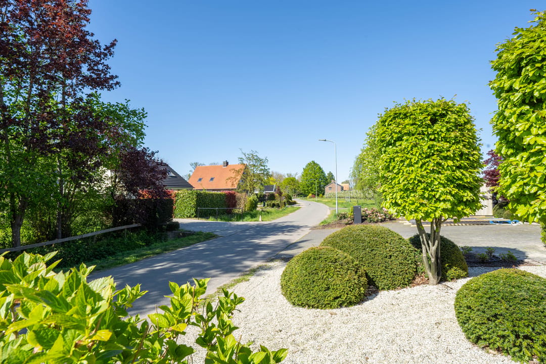 Charming detached home with near park-like garden near the Waal river in Dreumel — 76