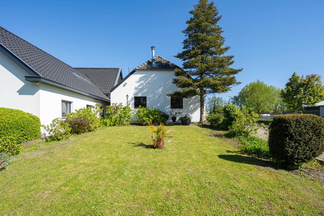 Charming detached home with near park-like garden near the Waal river in Dreumel — 73