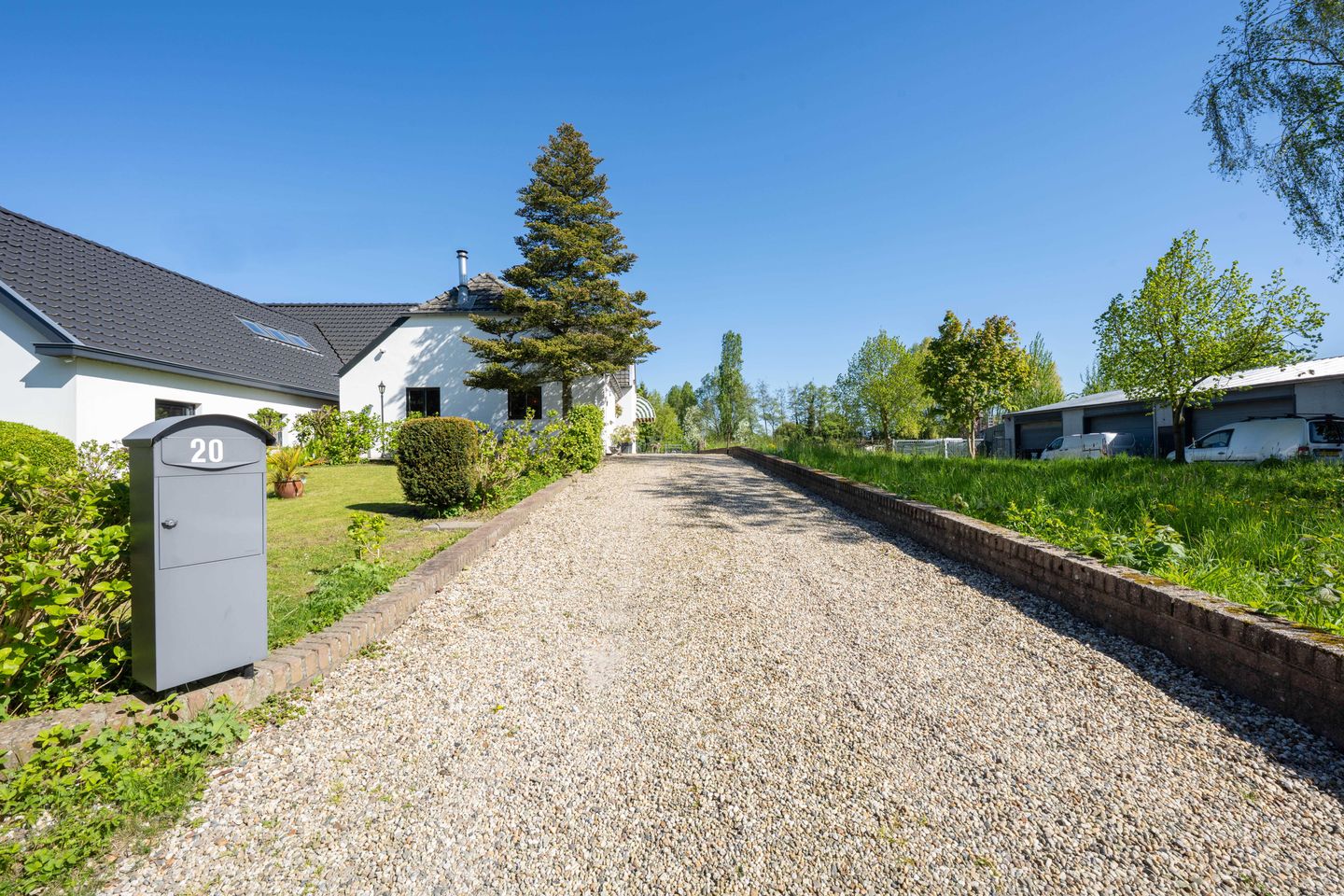 Charming detached home with near park-like garden near the Waal river in Dreumel — 74