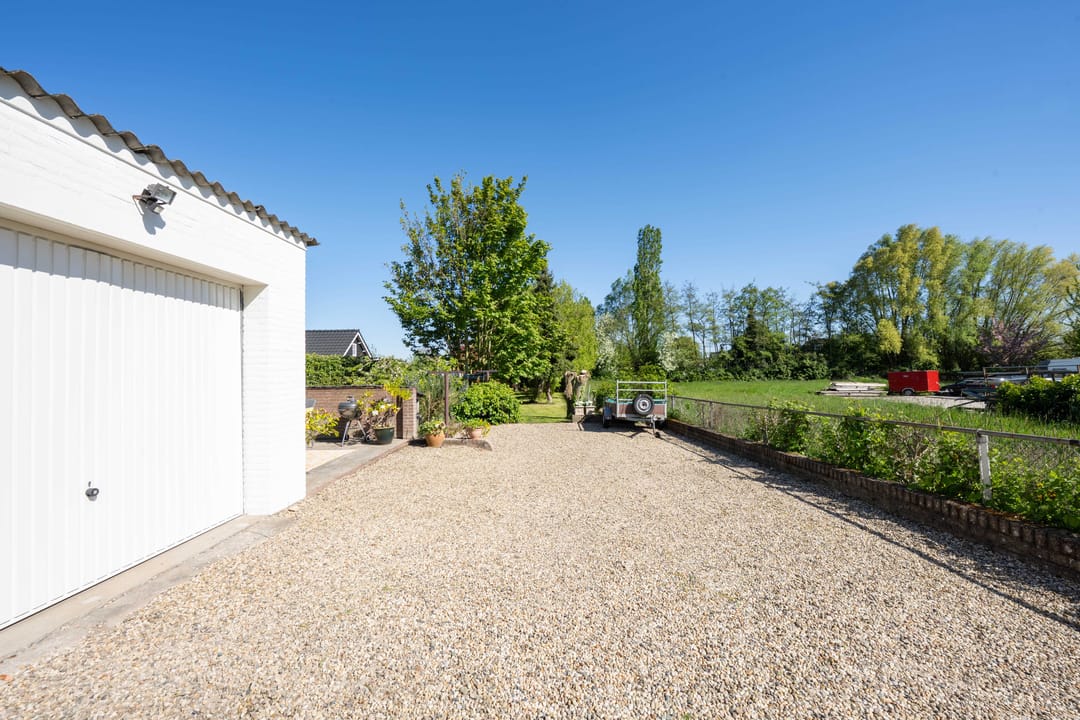 Charming detached home with near park-like garden near the Waal river in Dreumel — 56