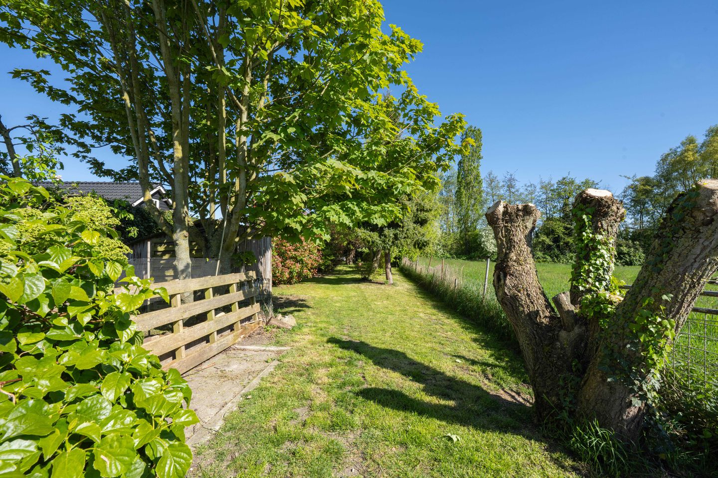 Charming detached home with near park-like garden near the Waal river in Dreumel — 59
