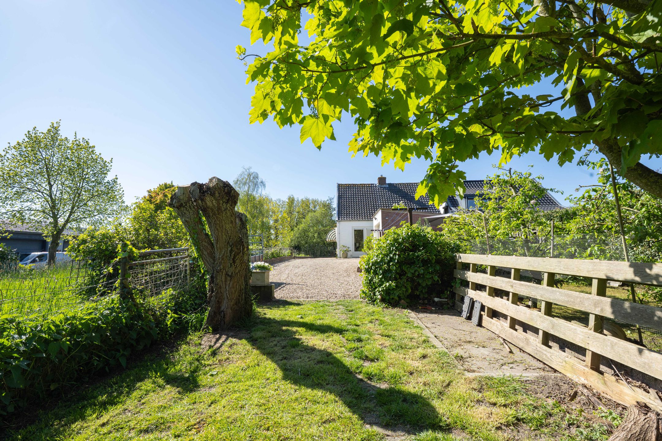 Charming detached home with near park-like garden near the Waal river in Dreumel — 57