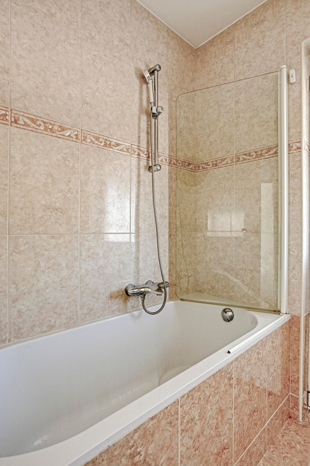 Turn-Key Semi-Detached Family Home in Sought-After Mierlo Location — 28