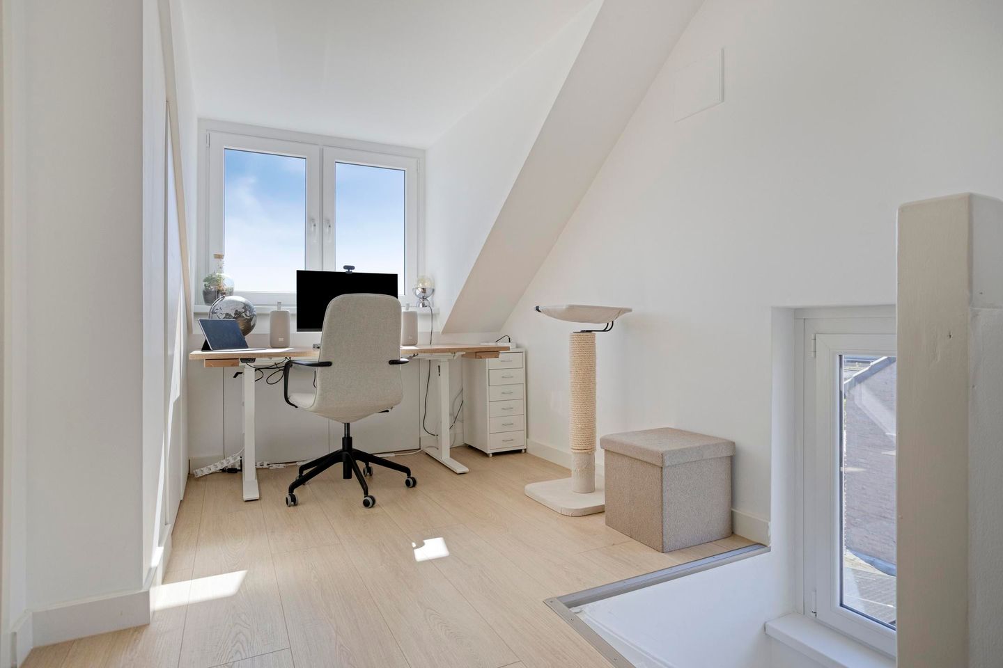 Turn-Key Semi-Detached Family Home in Sought-After Mierlo Location — 34