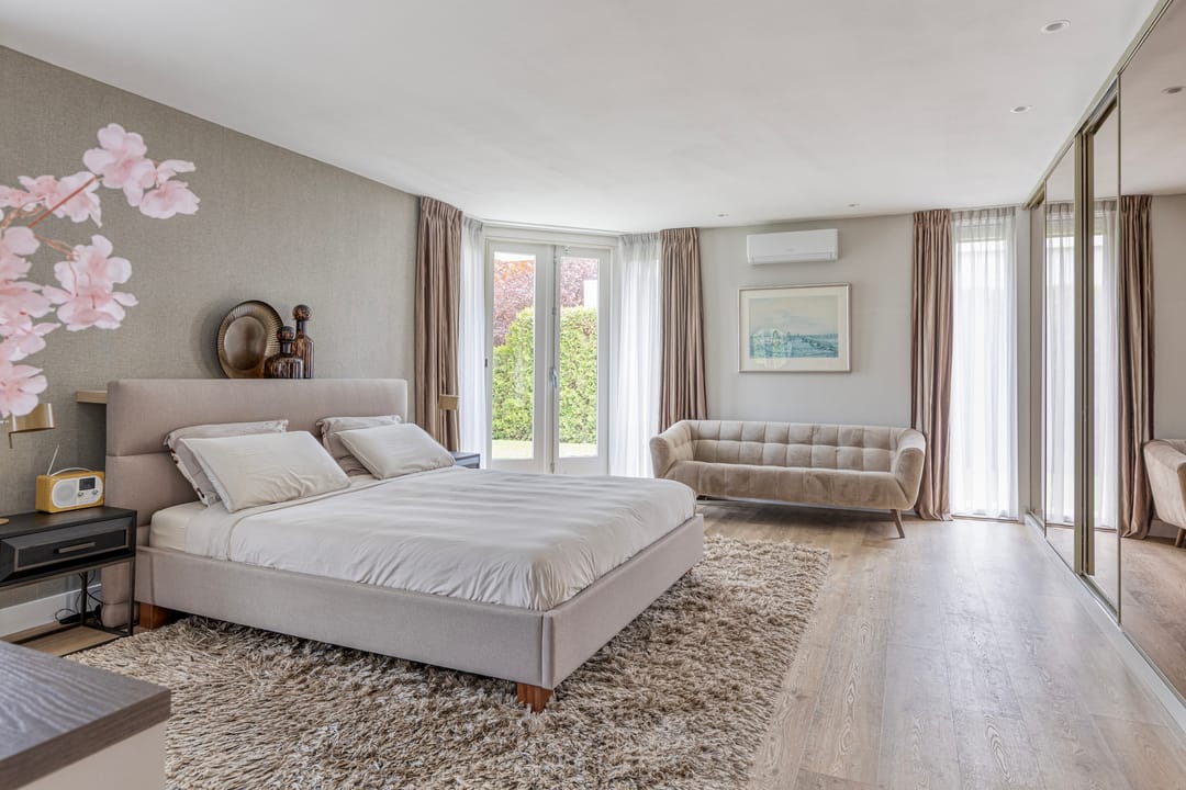 Luxury Bungalow Villa with Private Heated Pool and Lush Garden — 41
