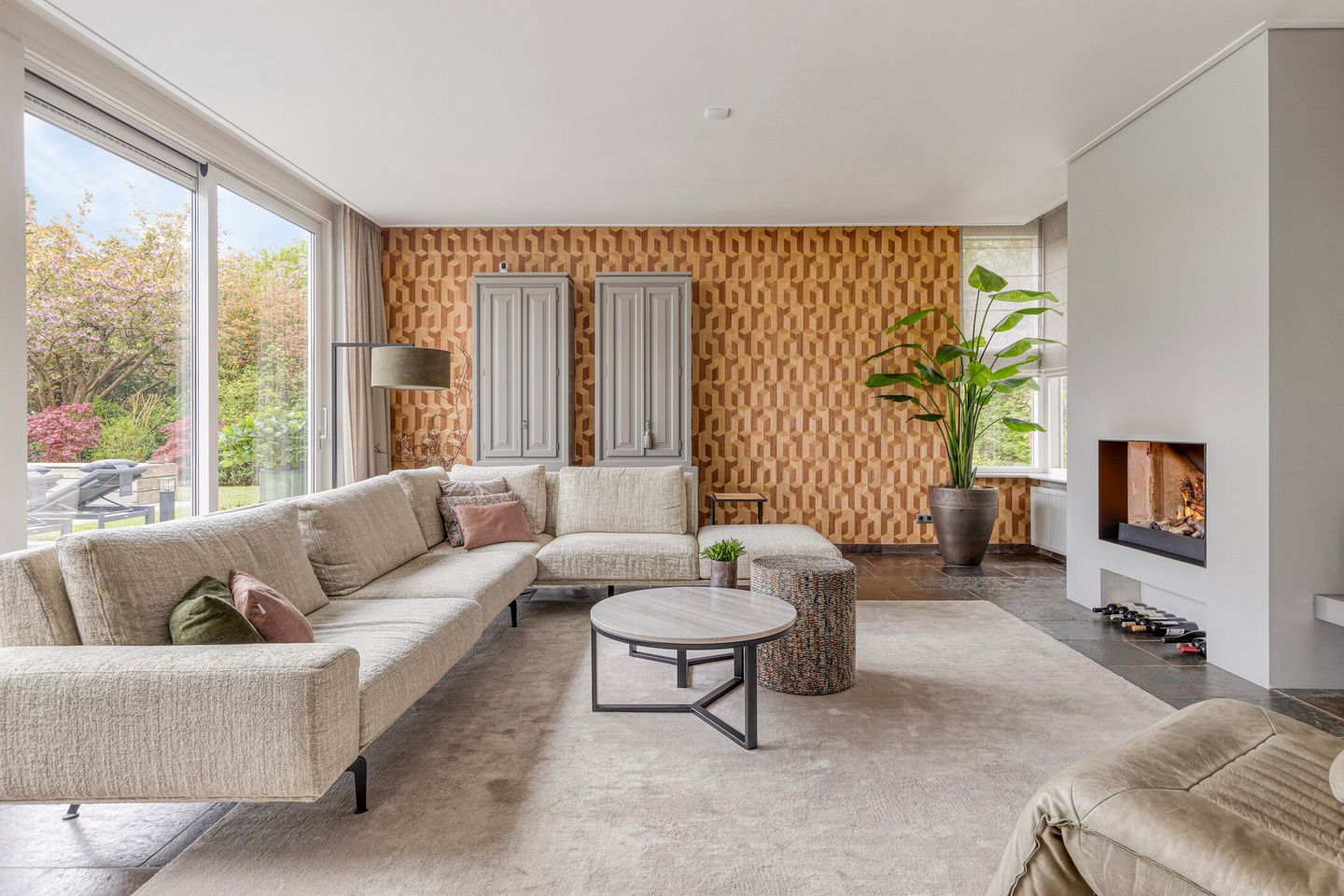 Luxury Bungalow Villa with Private Heated Pool and Lush Garden — 14