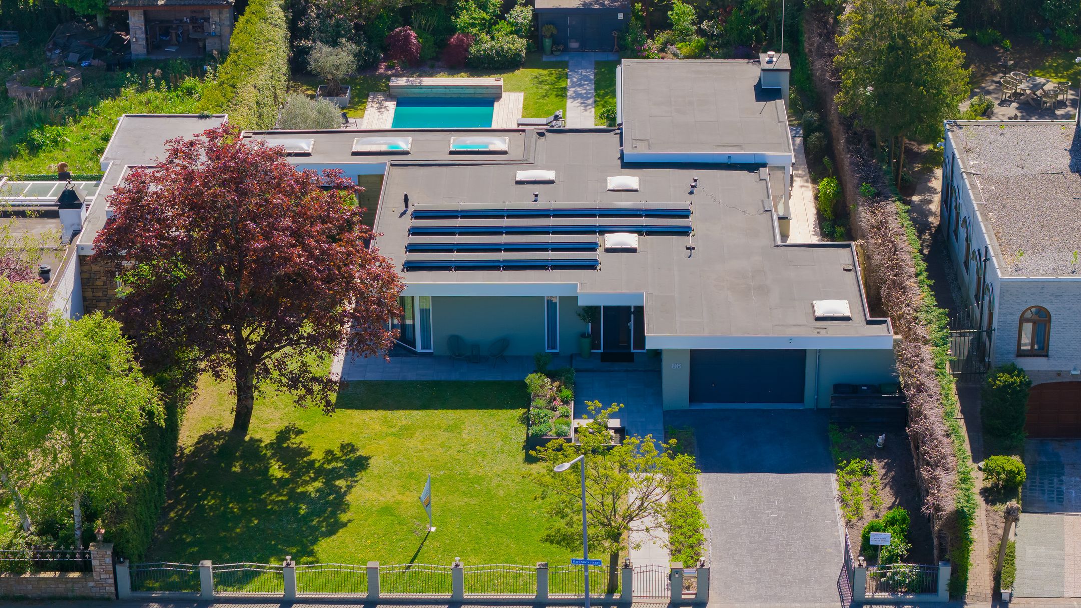 Luxury Bungalow Villa with Private Heated Pool and Lush Garden — 45