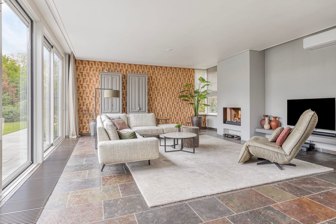 Luxury Bungalow Villa with Private Heated Pool and Lush Garden — 13