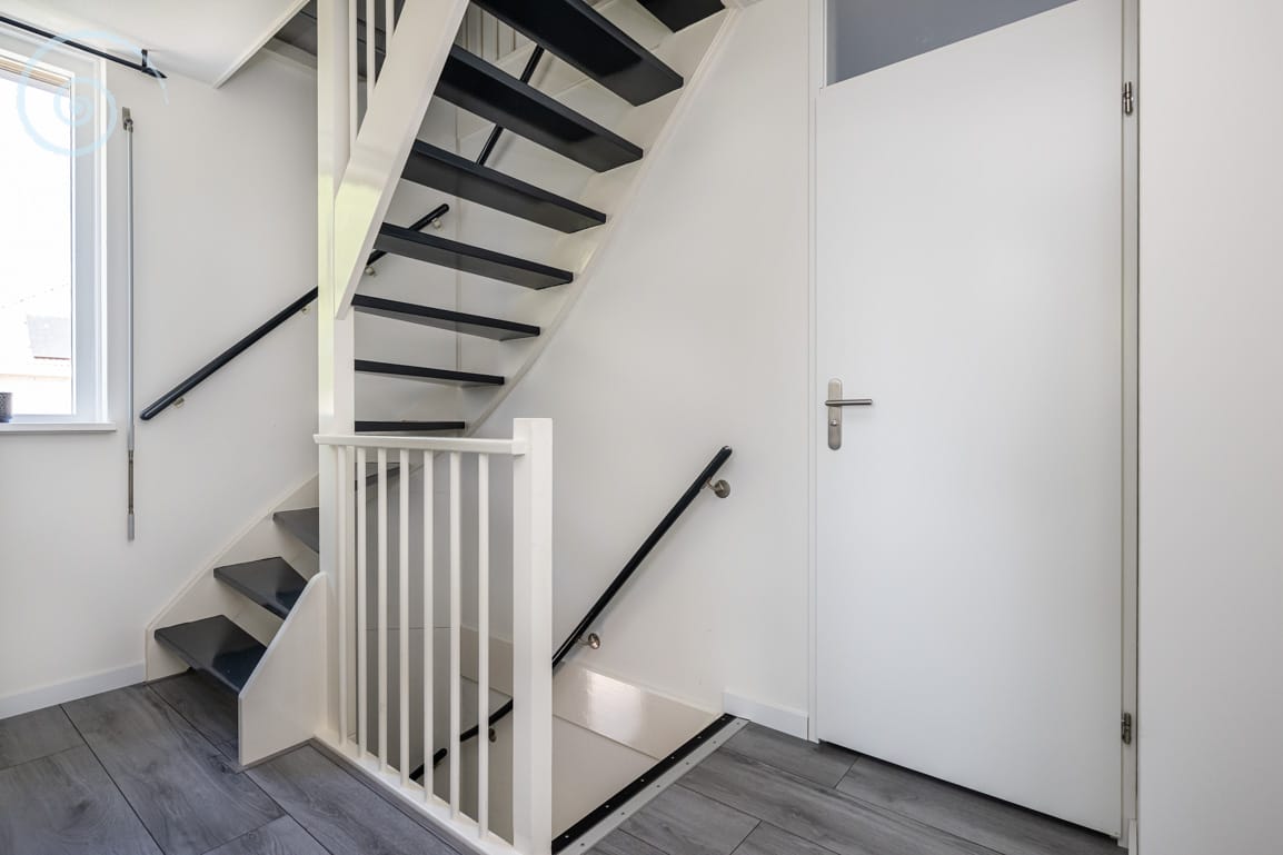 Surprisingly spacious semi-detached home with water-side terrace in Middelharnis — 27