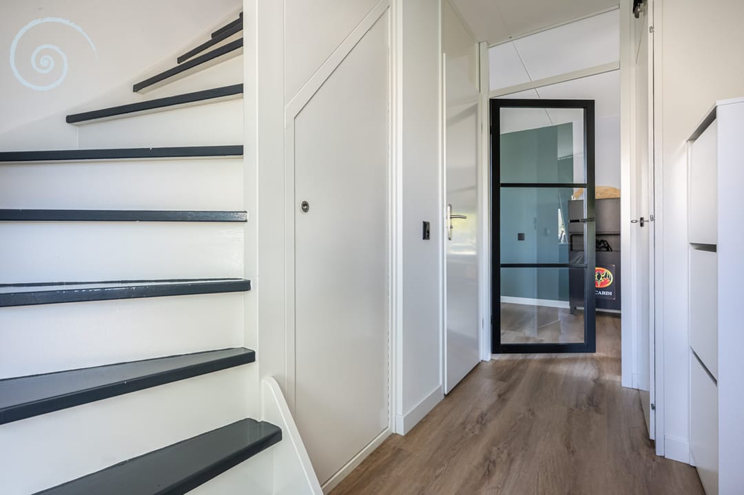 Surprisingly spacious semi-detached home with water-side terrace in Middelharnis — 16
