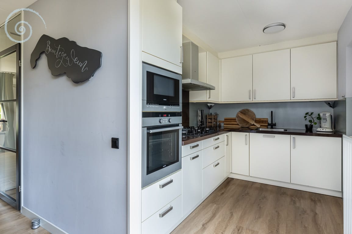 Surprisingly spacious semi-detached home with water-side terrace in Middelharnis — 15