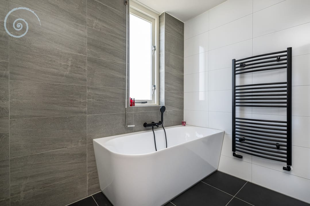 Surprisingly spacious semi-detached home with water-side terrace in Middelharnis — 23