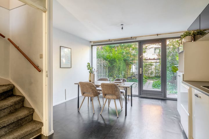 Tussenwoning te koop: Lau Mazirellaan 245, 'S-Gravenhage