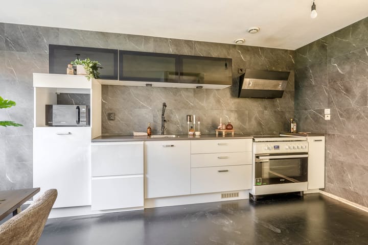 Tussenwoning te koop: Lau Mazirellaan 245, 'S-Gravenhage