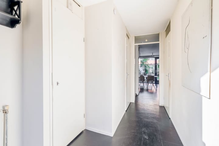 Tussenwoning te koop: Lau Mazirellaan 245, 'S-Gravenhage