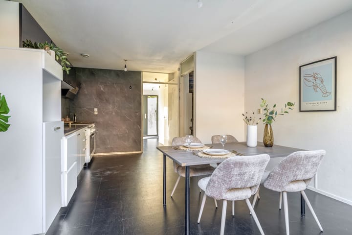 Tussenwoning te koop: Lau Mazirellaan 245, 'S-Gravenhage