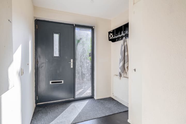 Tussenwoning te koop: Lau Mazirellaan 245, 'S-Gravenhage