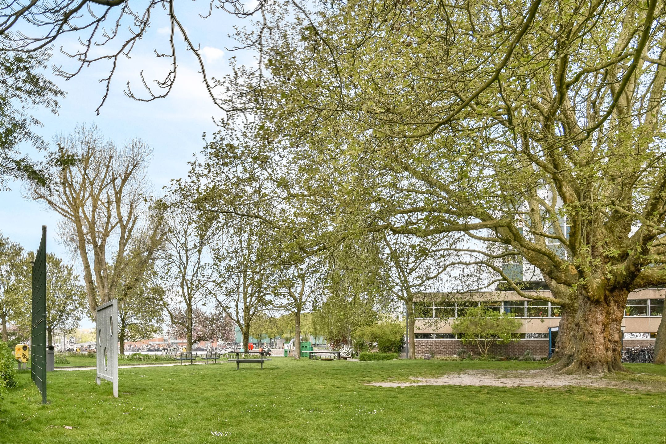 Ground floor apartment with sunny front garden in Amsterdam center — 15