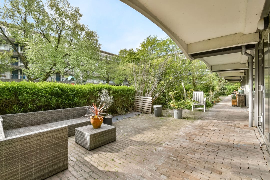 Ground floor apartment with sunny front garden in Amsterdam center — 13