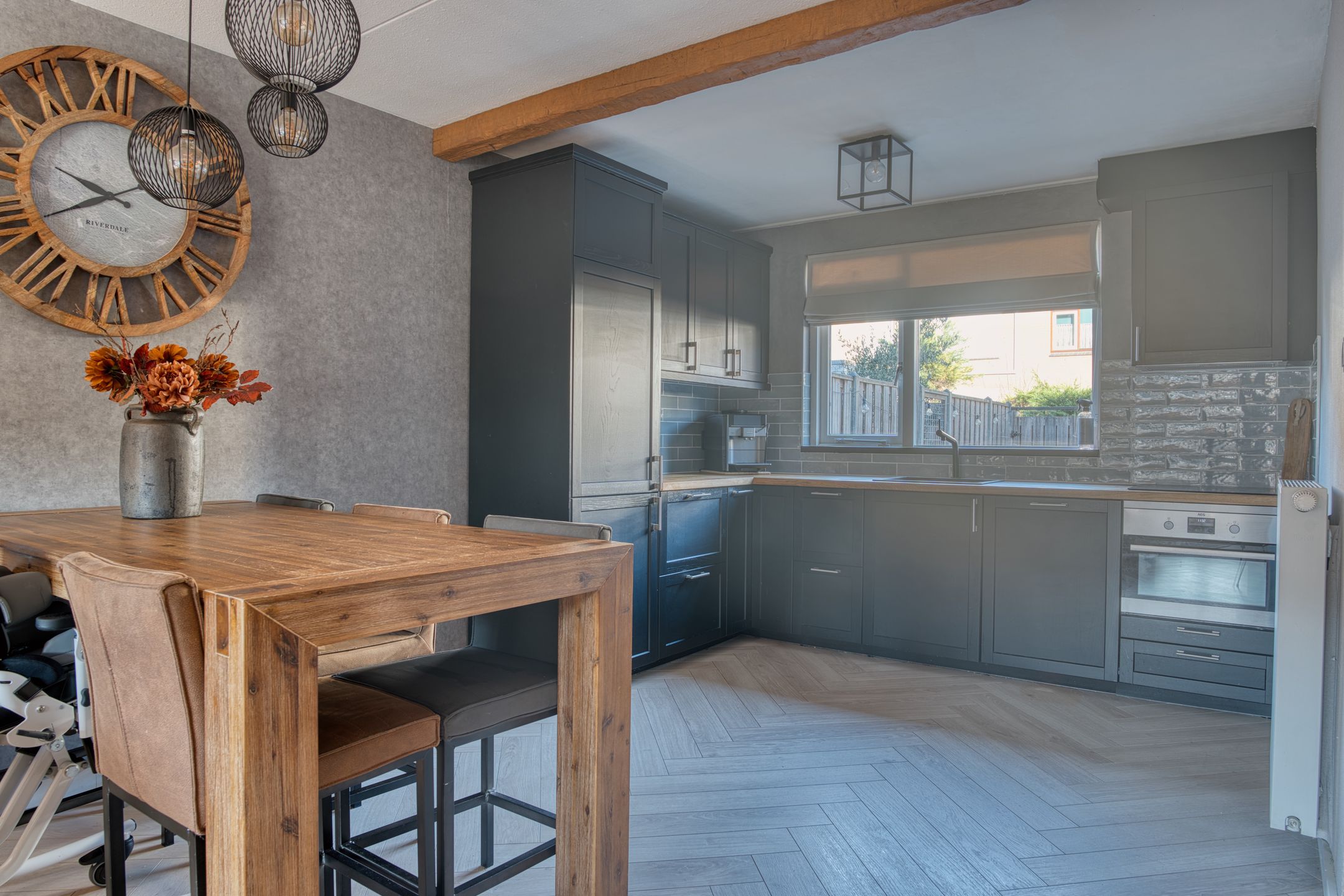 Move-in ready family home with four bedrooms in popular Zwijndrecht neighborhood — 18
