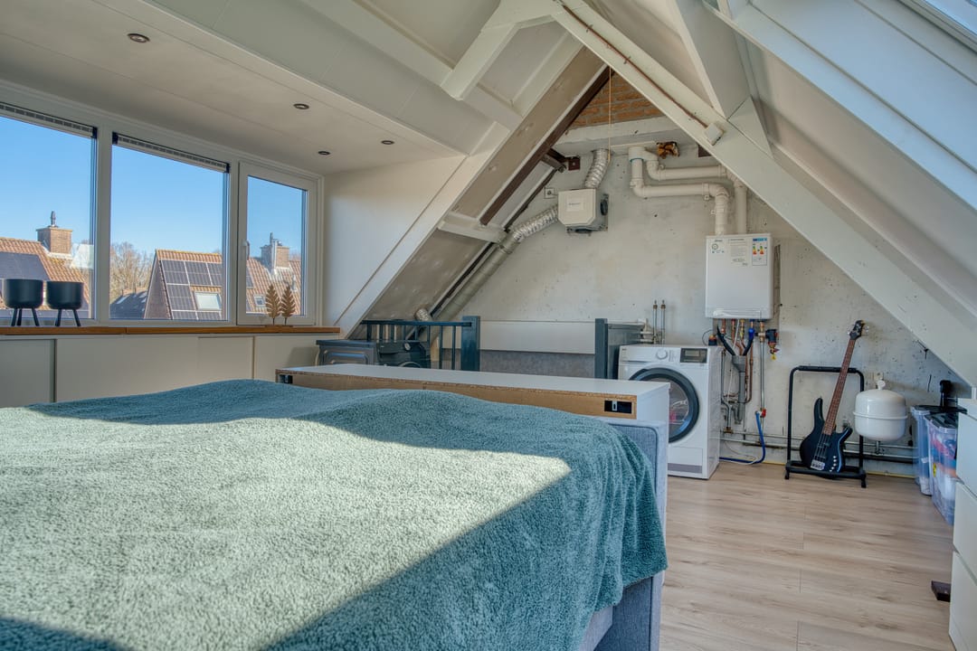 Move-in ready family home with four bedrooms in popular Zwijndrecht neighborhood — 41