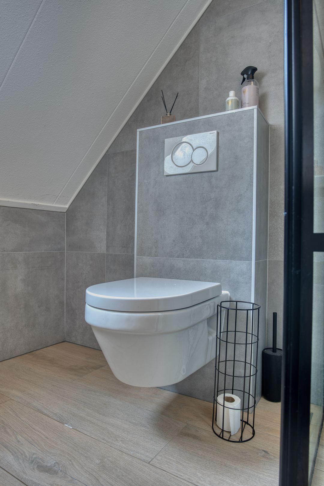 Move-in ready family home with four bedrooms in popular Zwijndrecht neighborhood — 38