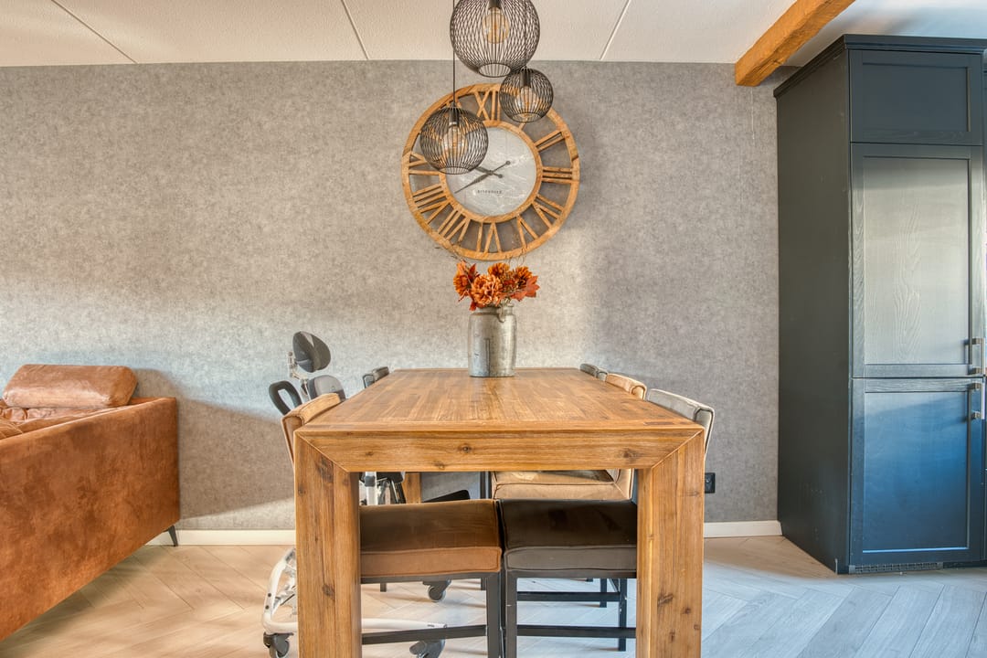 Move-in ready family home with four bedrooms in popular Zwijndrecht neighborhood — 17