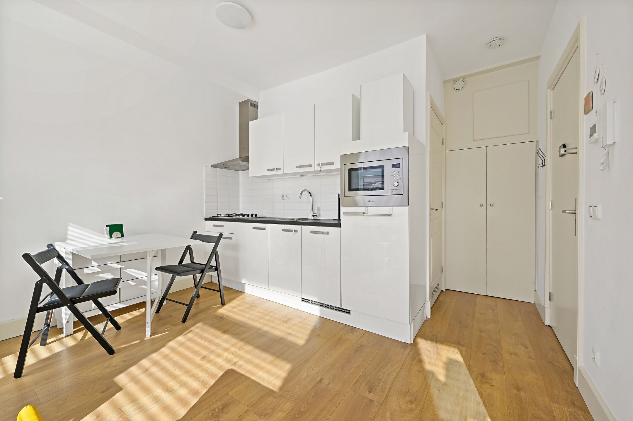 Photo 12 of Prins Hendrikstraat 73-B